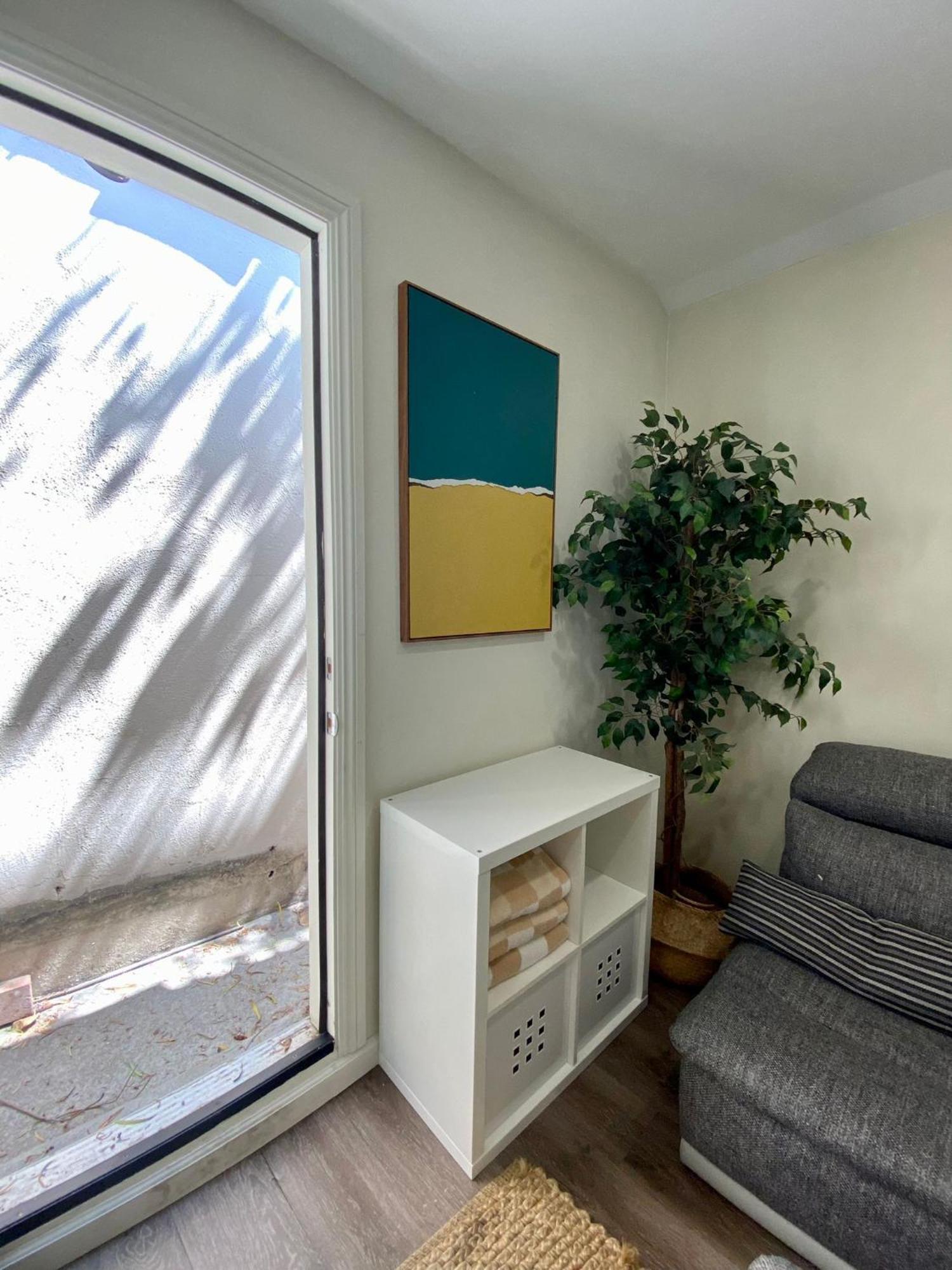 Guest Near La Cienega Park Beverly Hills *
